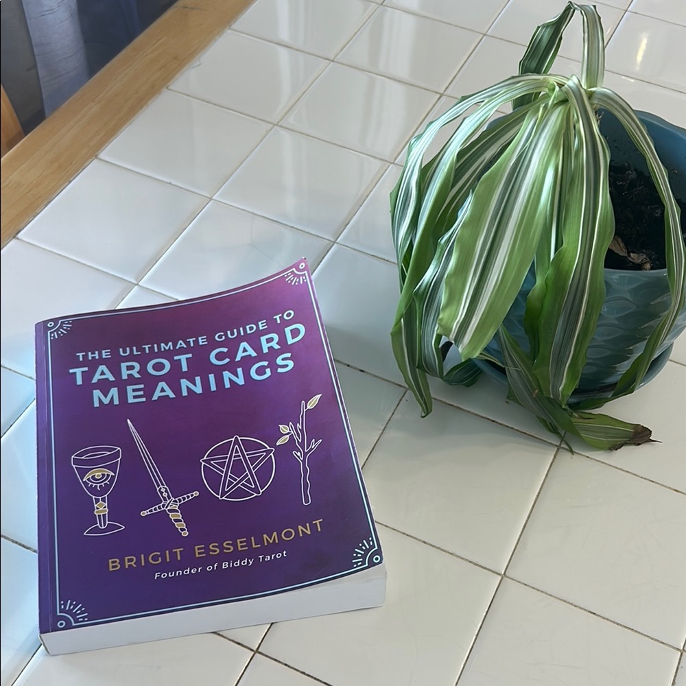 The Ultimate Guide to Tarot Card Meanings Book